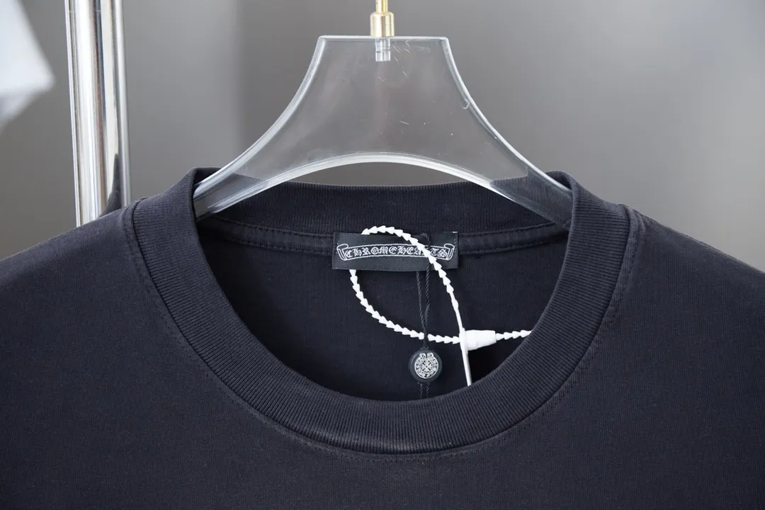 🅿️240 Chrome Hearte 25SS early spring new style Chrome Heart toothbrush embroidered short sleeves Light luxury essential item for daily commuting for men and women Correct version Welcome to compare Detailed features · 280g 100% pure cotton double yarn jersey fabric · Custom dyed in the same vat with special bold 32-count double-ply 1X1 thread · Crocodile toothbrush embroidery pattern➕Imported Australian matte pearl diamonds➕Thick plate texture Crocodile letters. Ready-made garments are dyed and then faded and fried with snowflakes. Then washed to make them look old. General washing to improve the effect·Double-needle stitching and cross-stitch process·Original main mark washed tag brand moisture-proof paper packaging Color: black/white/blue Size: S/M/L/XL
